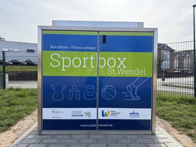 Ansicht der Sportbox mit Förderhinweisen