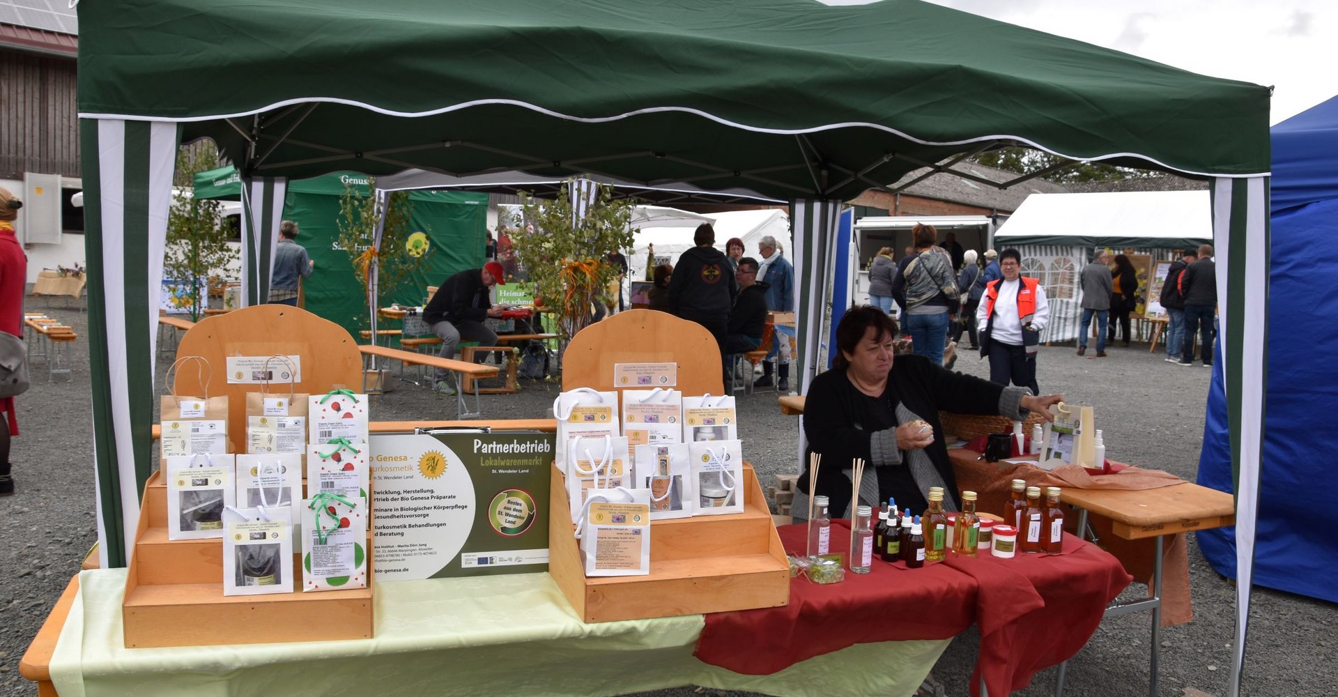 Verkaufsstand der BioGenesa beim Erntedankfest