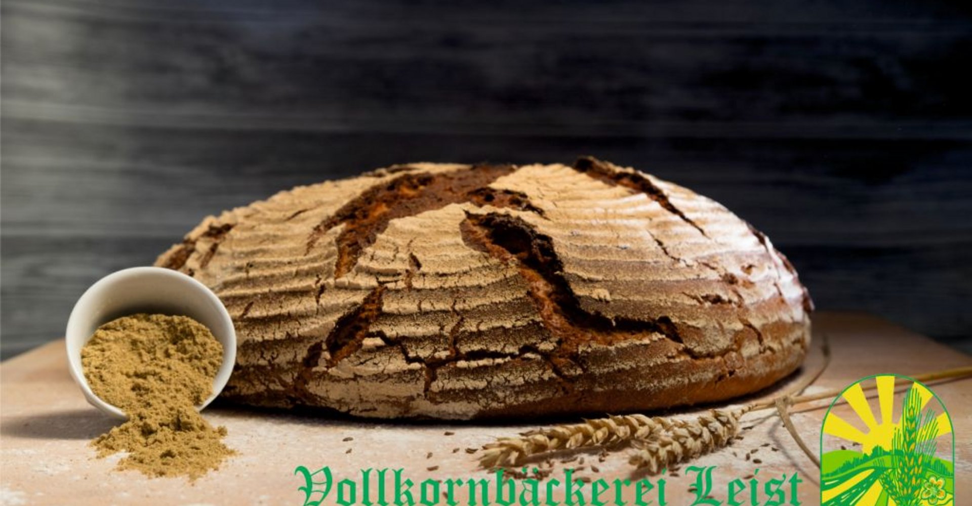 Brot und Logo der Vollkornbäckerei Leist